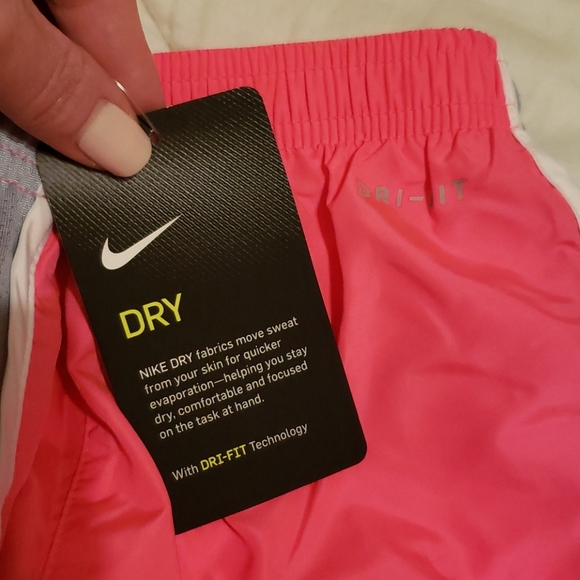 Girls Nike Shorts - Picture 5 of 6